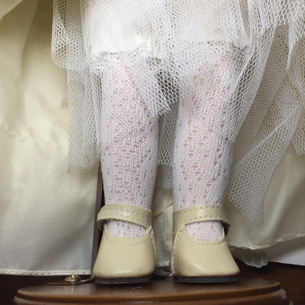 DYNASTY DOLLS Porcelain Bride Doll
